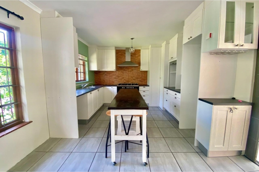 To Let 3 Bedroom Property for Rent in Roundhay Western Cape